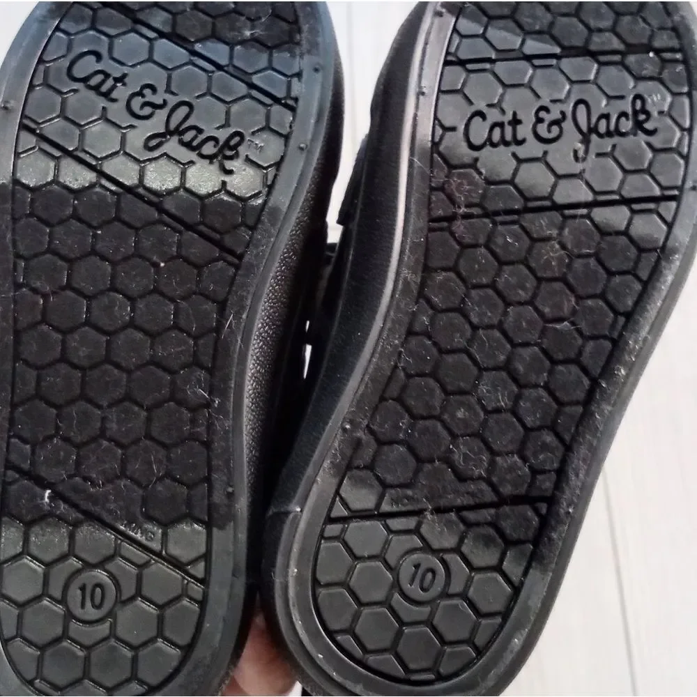 (19-3944) Cat & Jack Shoes  Sz 10